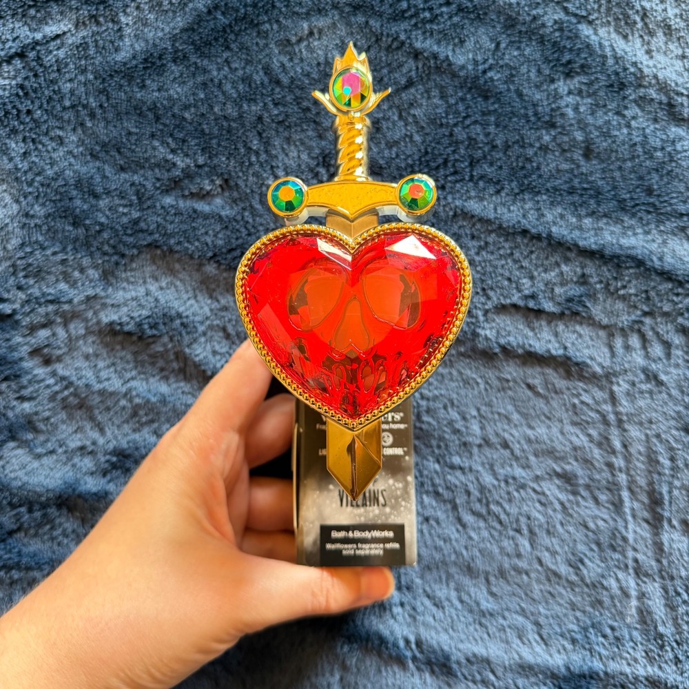 Bath & Body Works Disney Villains Evil Queen Heart Dagger Wallflowers - B0795